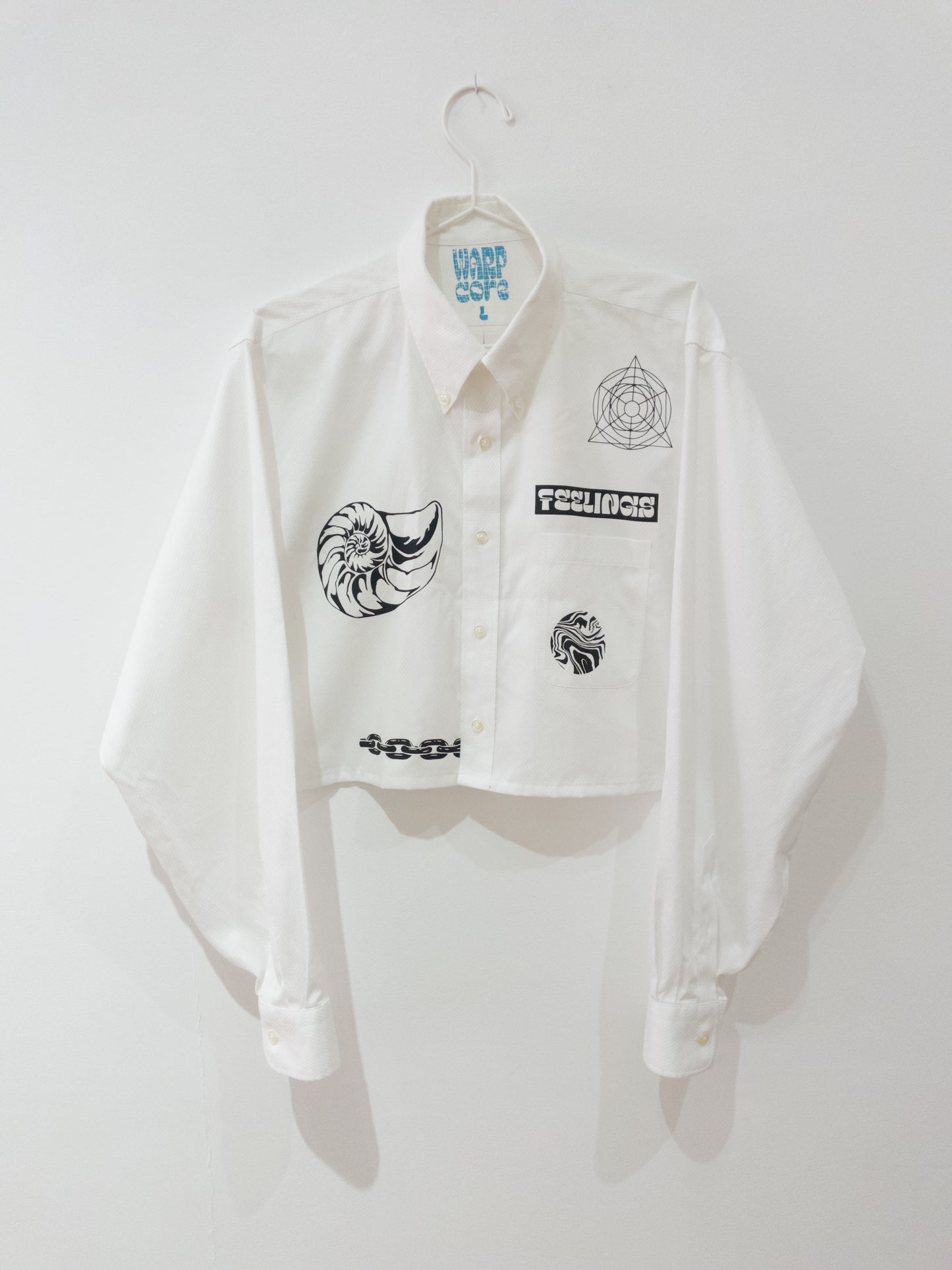 white "FEELINGS" cropped shirt - Sz L