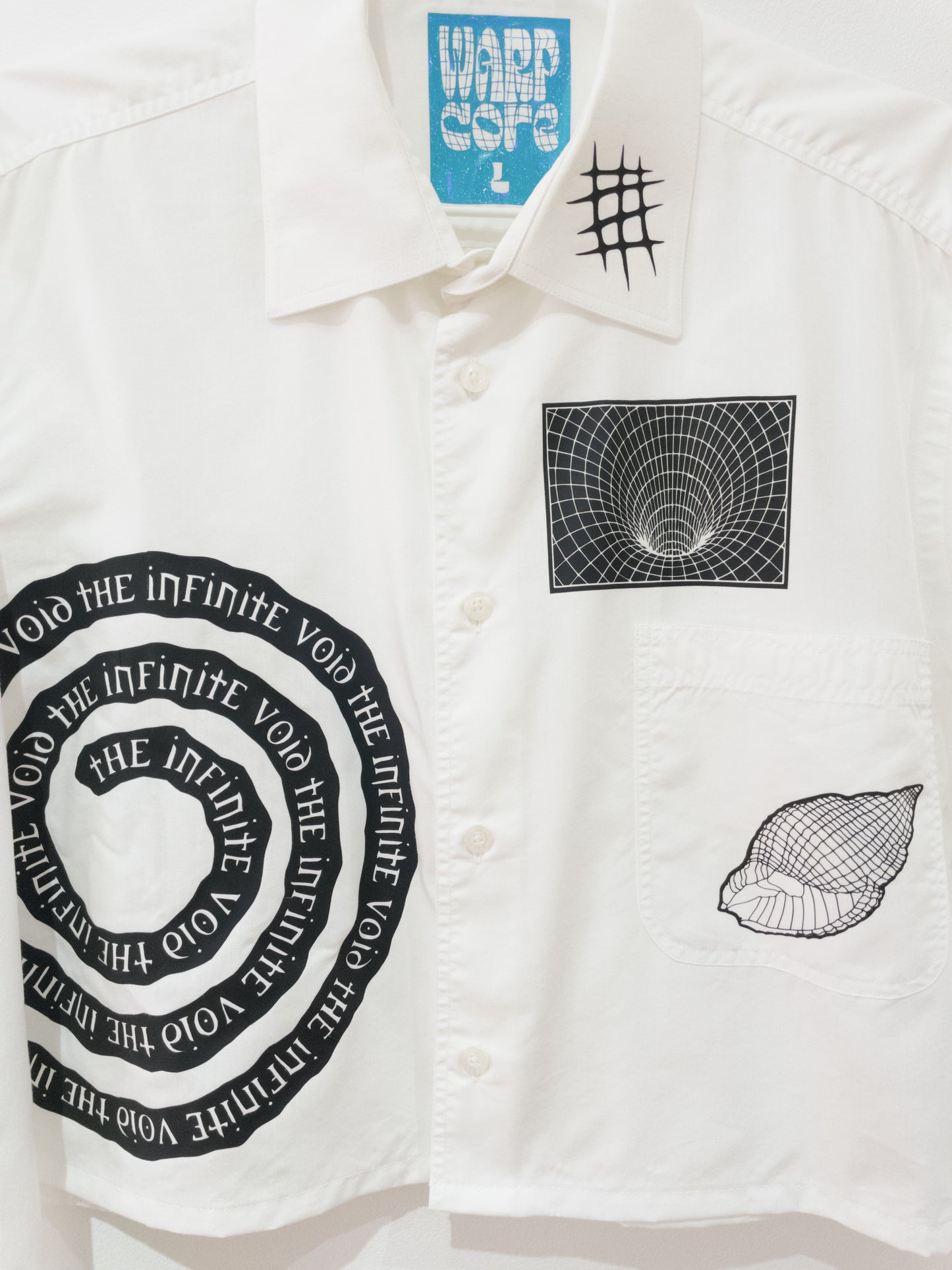 white "INFINITE VOID" cropped shirt - Sz L