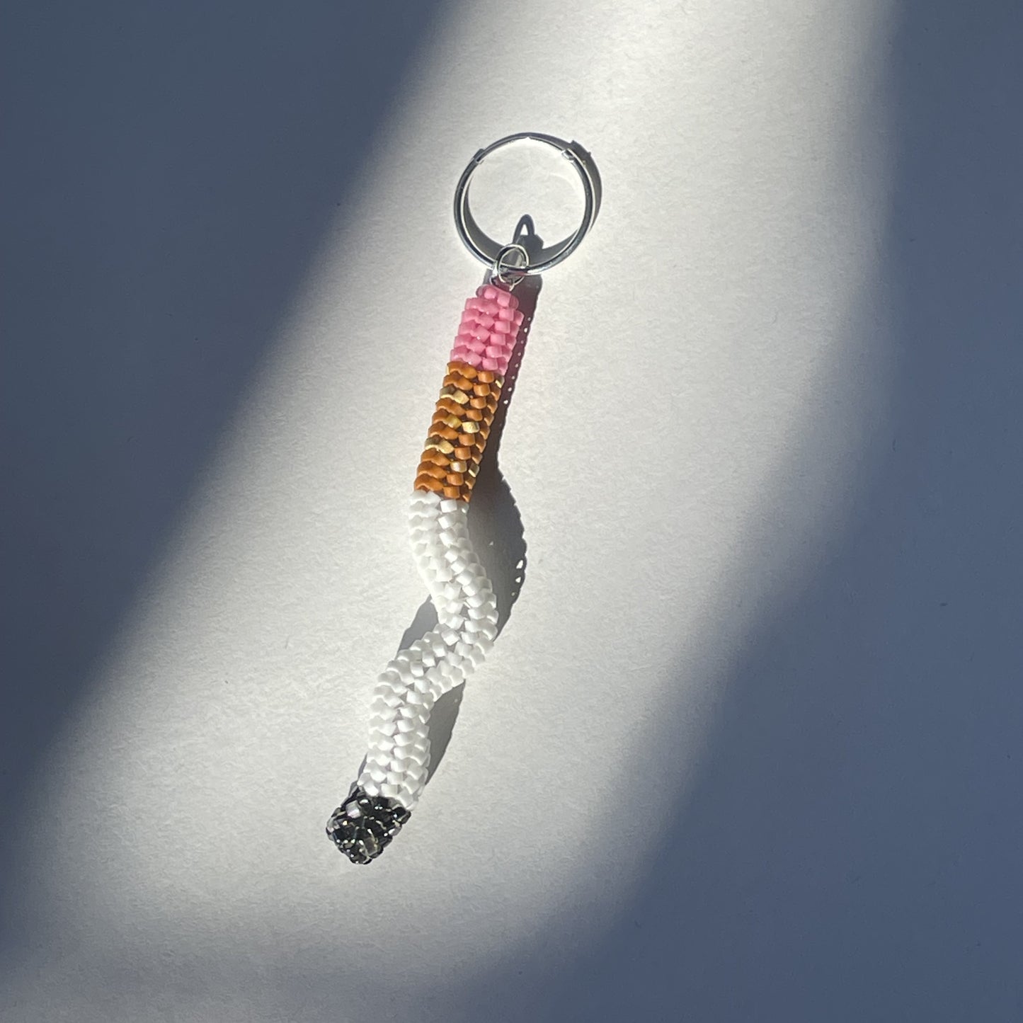 Loosey earring I - maxi squiggle butt - pink lipstick