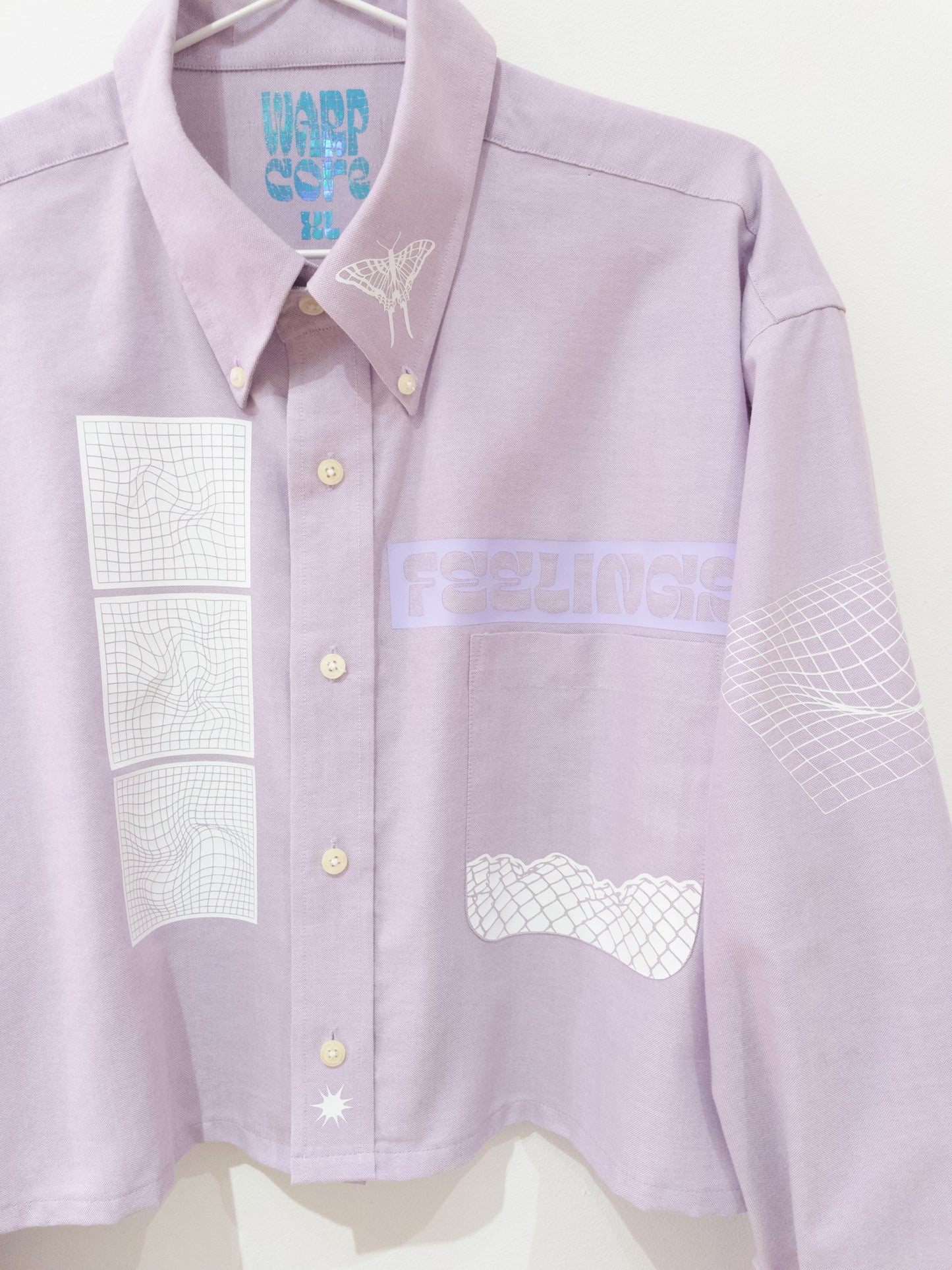 lilac "FEELINGS" cropped shirt - Sz XL